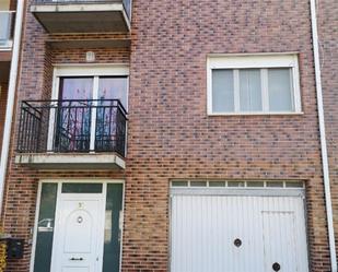 Vista exterior de Casa adosada en venda en Los Arcos amb Terrassa i Balcó