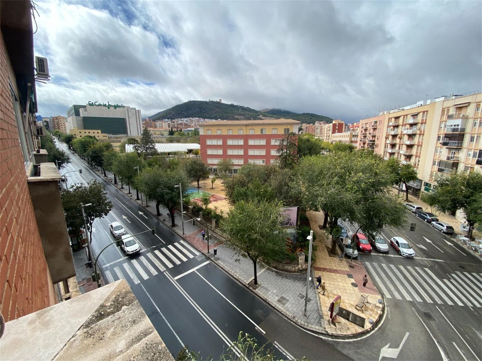 Vista exterior de Pis en venda en  Jaén Capital amb Calefacció, Terrassa i Traster