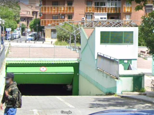 Garaje en Venta en Calle Pizarro en Descubridores - Escritores