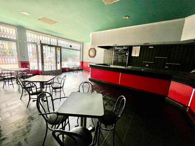 Local comercial en Alquiler en Avenida Santiago, 12 en A Estrada