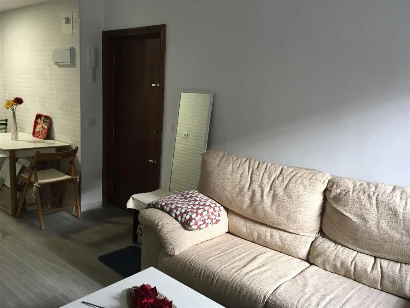 Office for sale in Avenida Doctor Fedriani, El Torrejón - El Cerezo Bedroom of Office for sale in Sevilla with Microwave