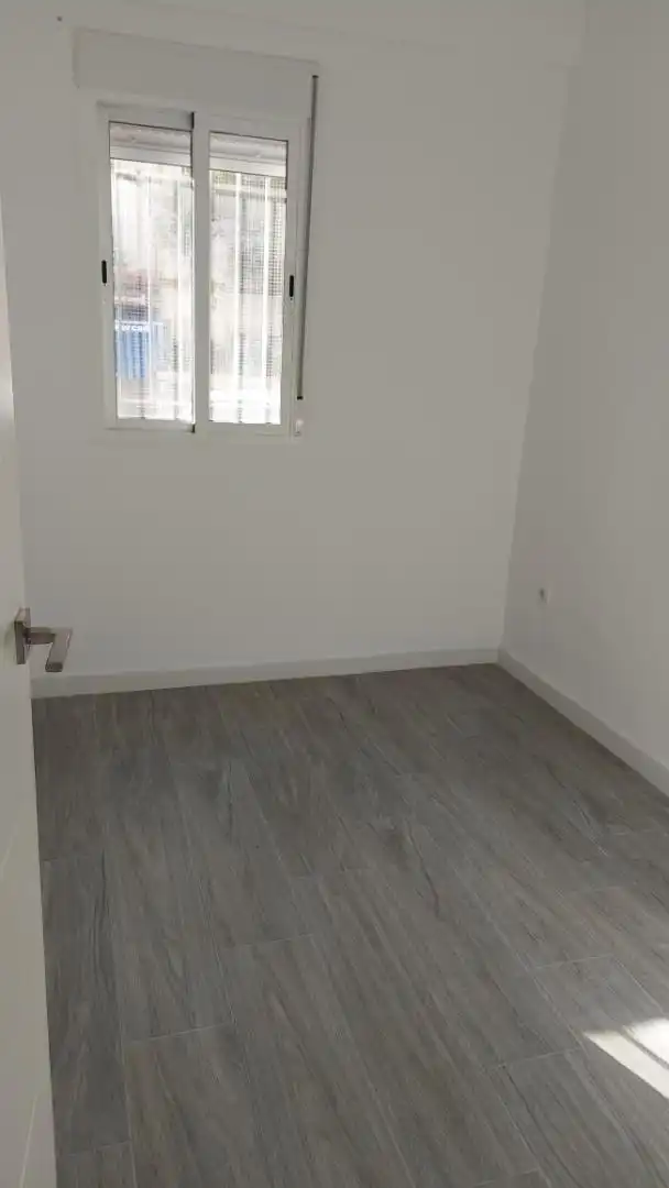 Office for sale in Avenida Doctor Fedriani, El Torrejón - El Cerezo Bedroom of Office for sale in Sevilla with Microwave