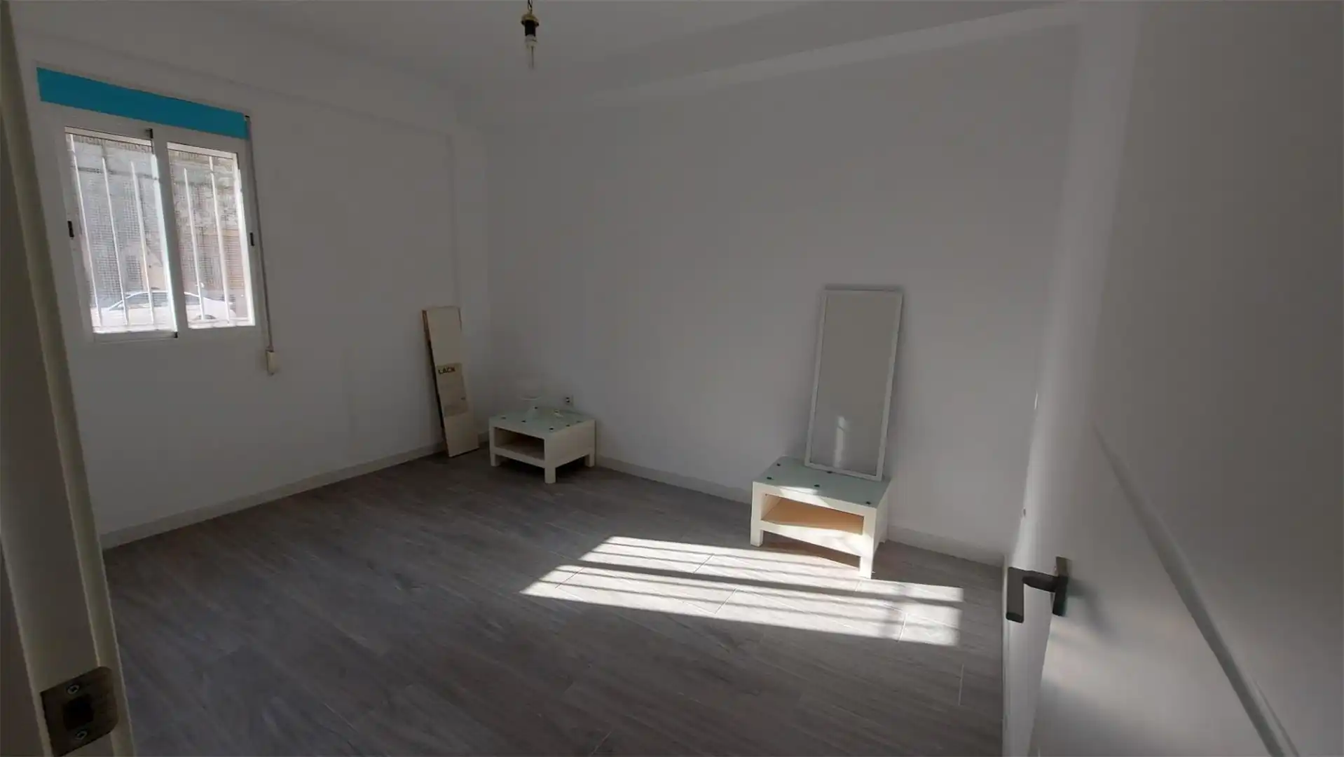 Office for sale in Avenida Doctor Fedriani, El Torrejón - El Cerezo Office for sale in Sevilla with Microwave