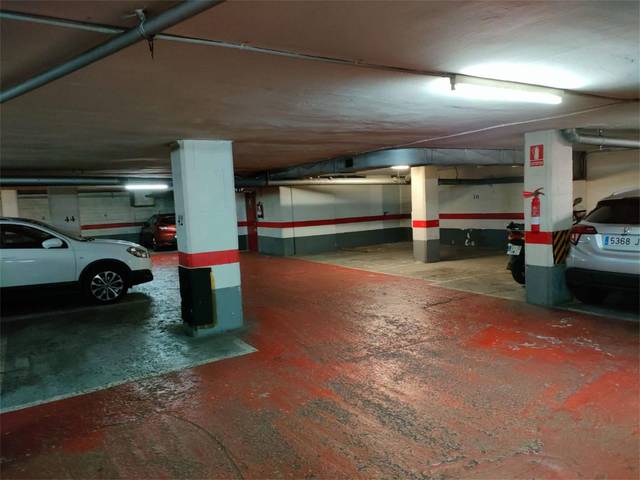 Garaje en Alquiler en Carrer de Joan Güell en Barri de les Corts