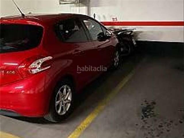 Garaje en Alquiler en Carrer del Portal Nou en Barri del Centre