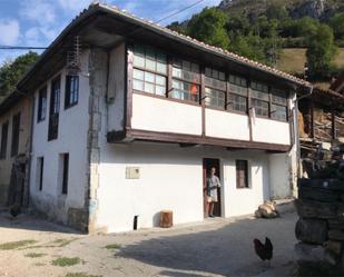 Vista exterior de Casa adosada en venda en Caso