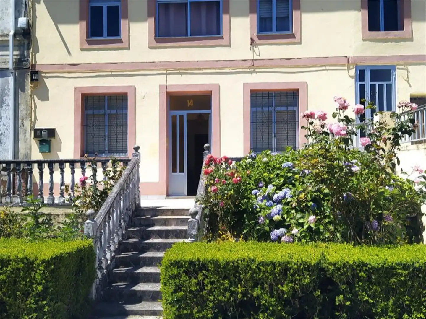 Casa o xalet en venda a Avenida de Galicia, 88, Begonte Vista exterior de Casa o xalet en venda en Begonte amb Calefacció, Jardí privat i Terrassa