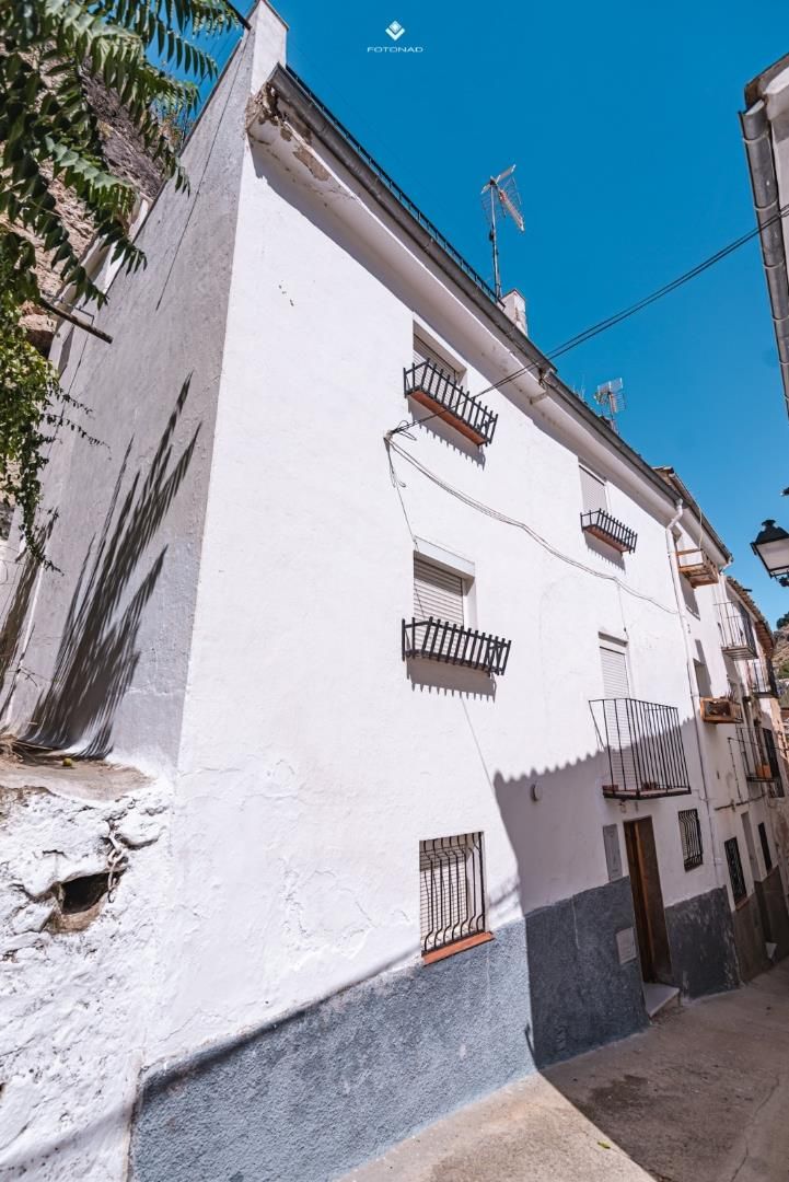 Vista exterior de Casa o xalet en venda en Cazorla amb Terrassa i Balcó