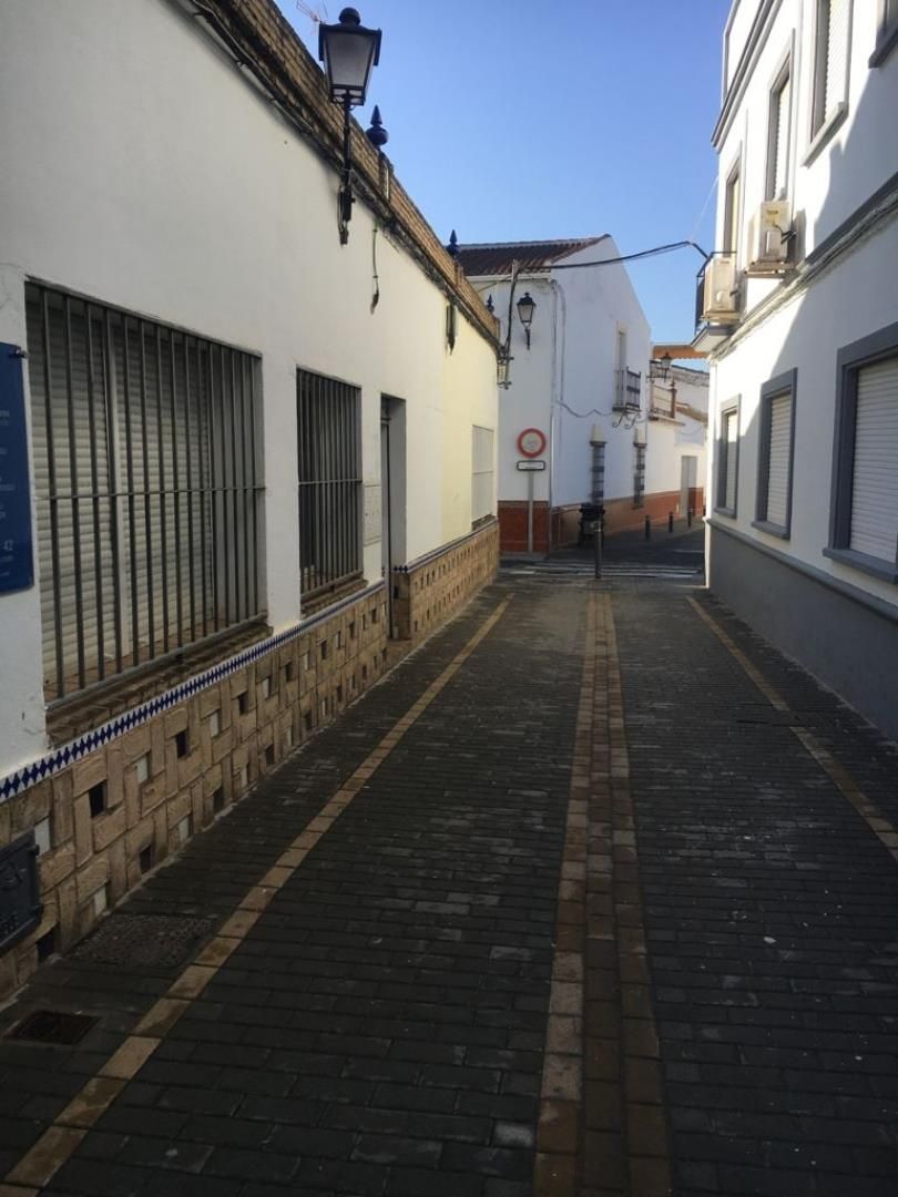 Vista exterior de Local de lloguer en Sanlúcar la Mayor