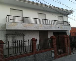 Exterior view of House or chalet for sale in Huétor de Santillán  with Terrace, Swimming Pool and Balcony