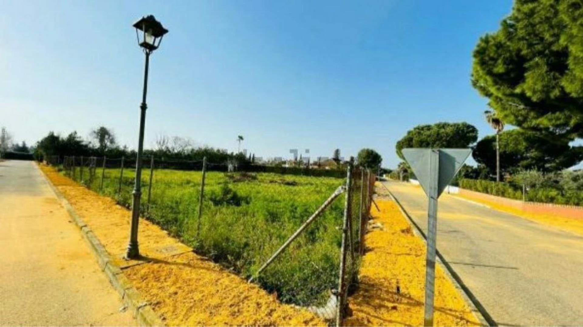 Terreno en venta en Carmona con Jardín privado y Piscina