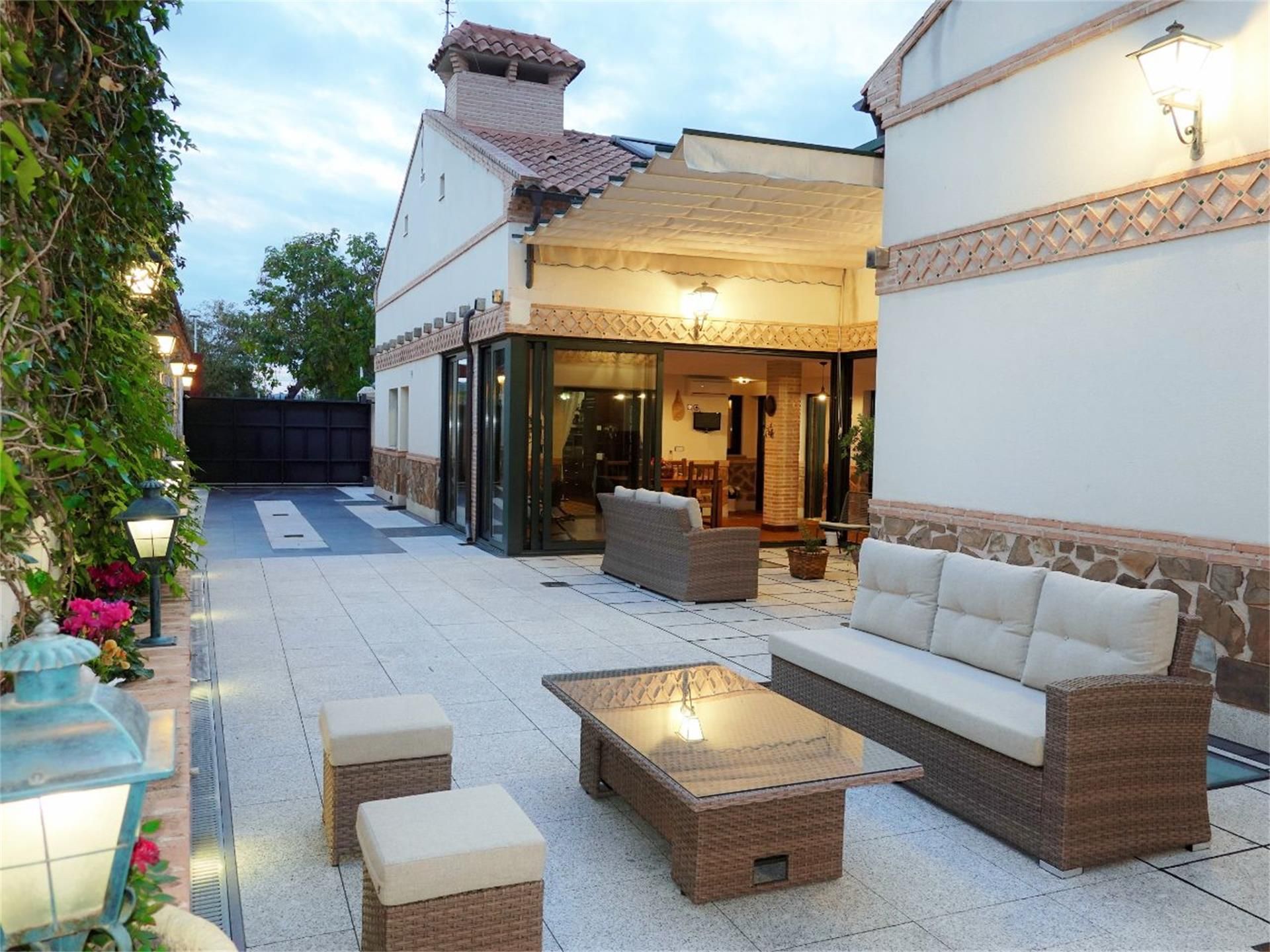 Terrassa de Casa o xalet en venda en  Toledo Capital amb Aire condicionat, Calefacció i Jardí privat