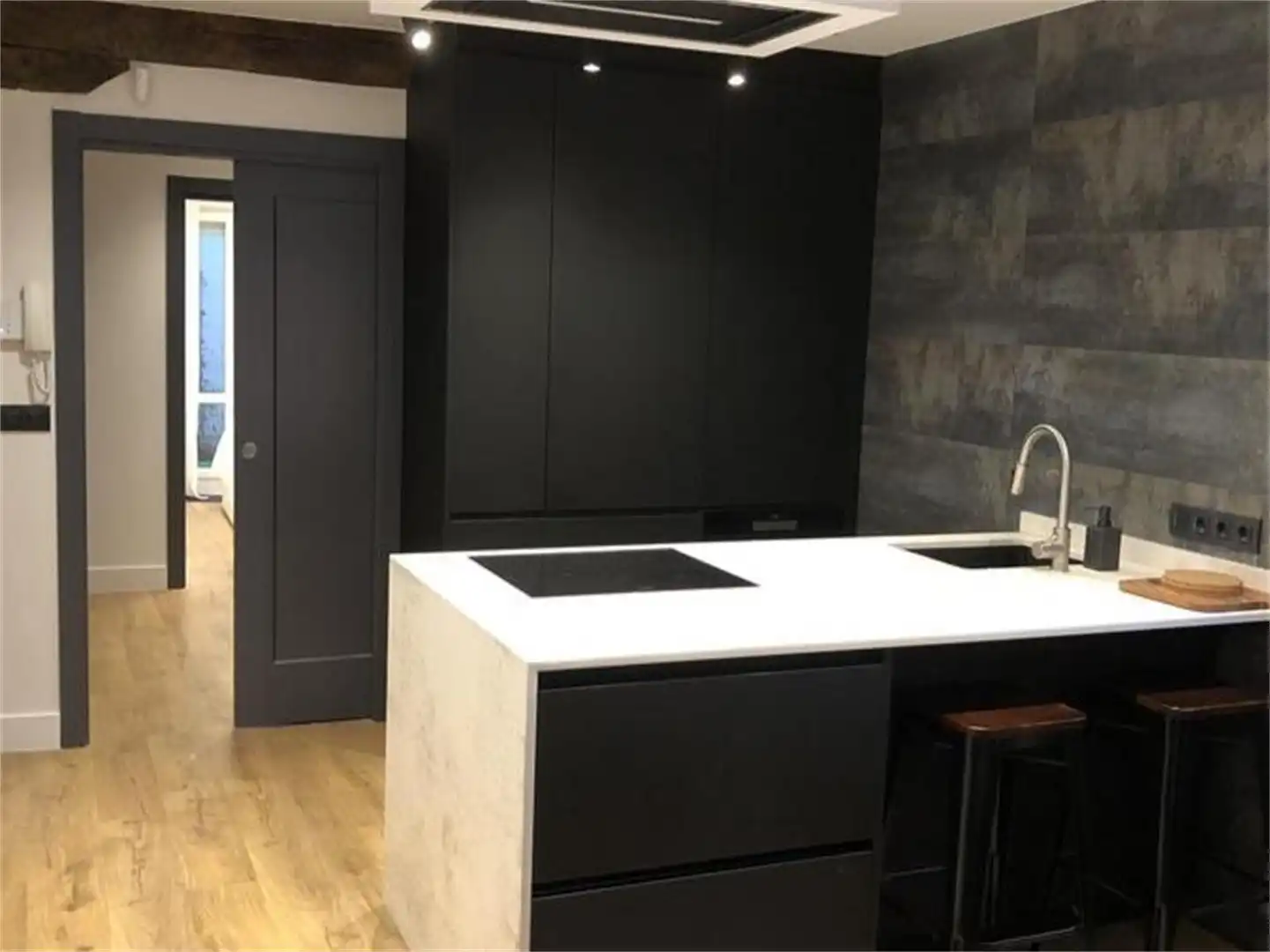 Wohnung zur Miete in Calle del Perro, Casco Viejo Küche von Wohnung zur Miete in Bilbao mit Balkon