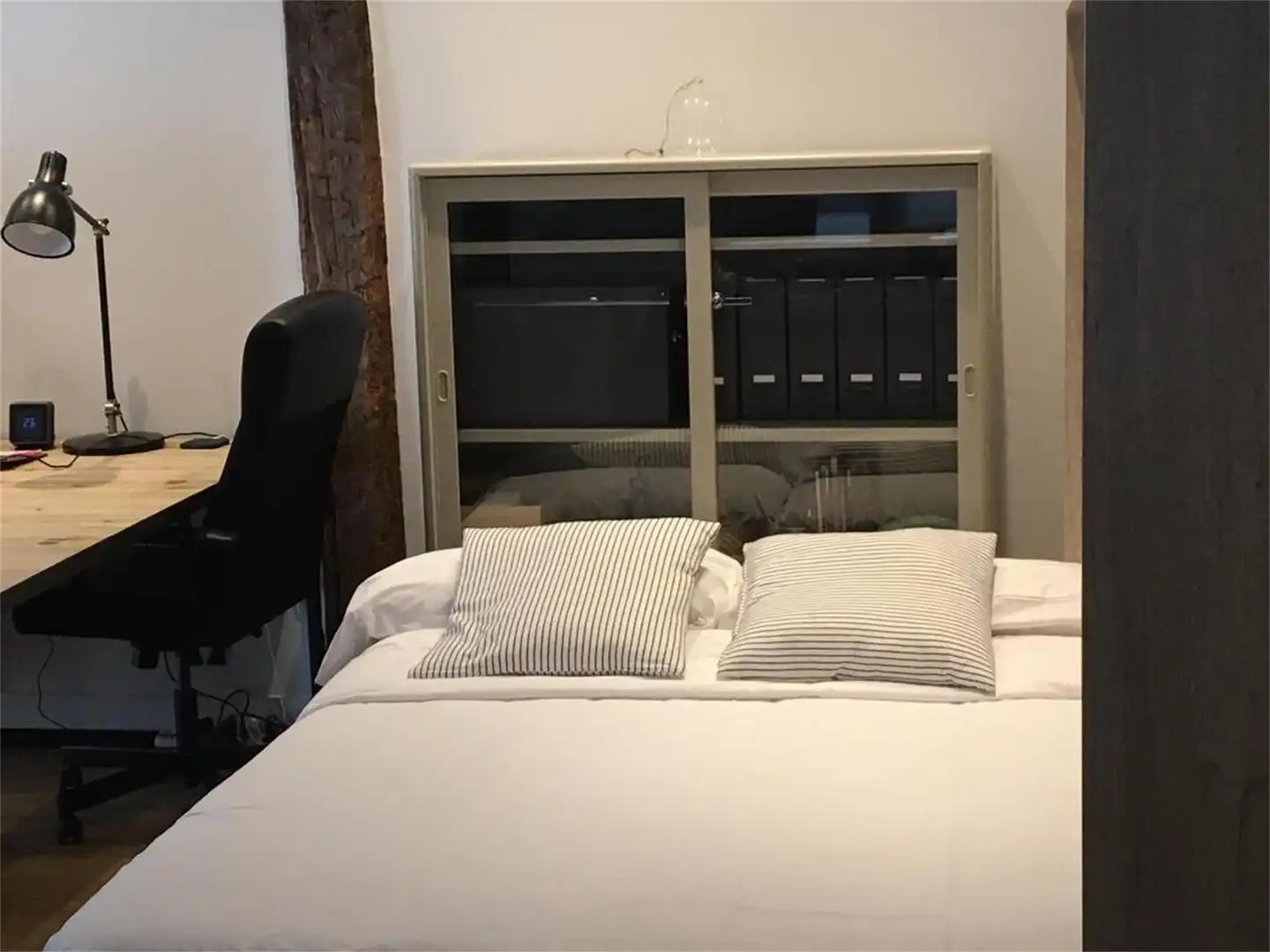 Wohnung zur Miete in Calle del Perro, Casco Viejo Schlafzimmer von Wohnung zur Miete in Bilbao mit Balkon