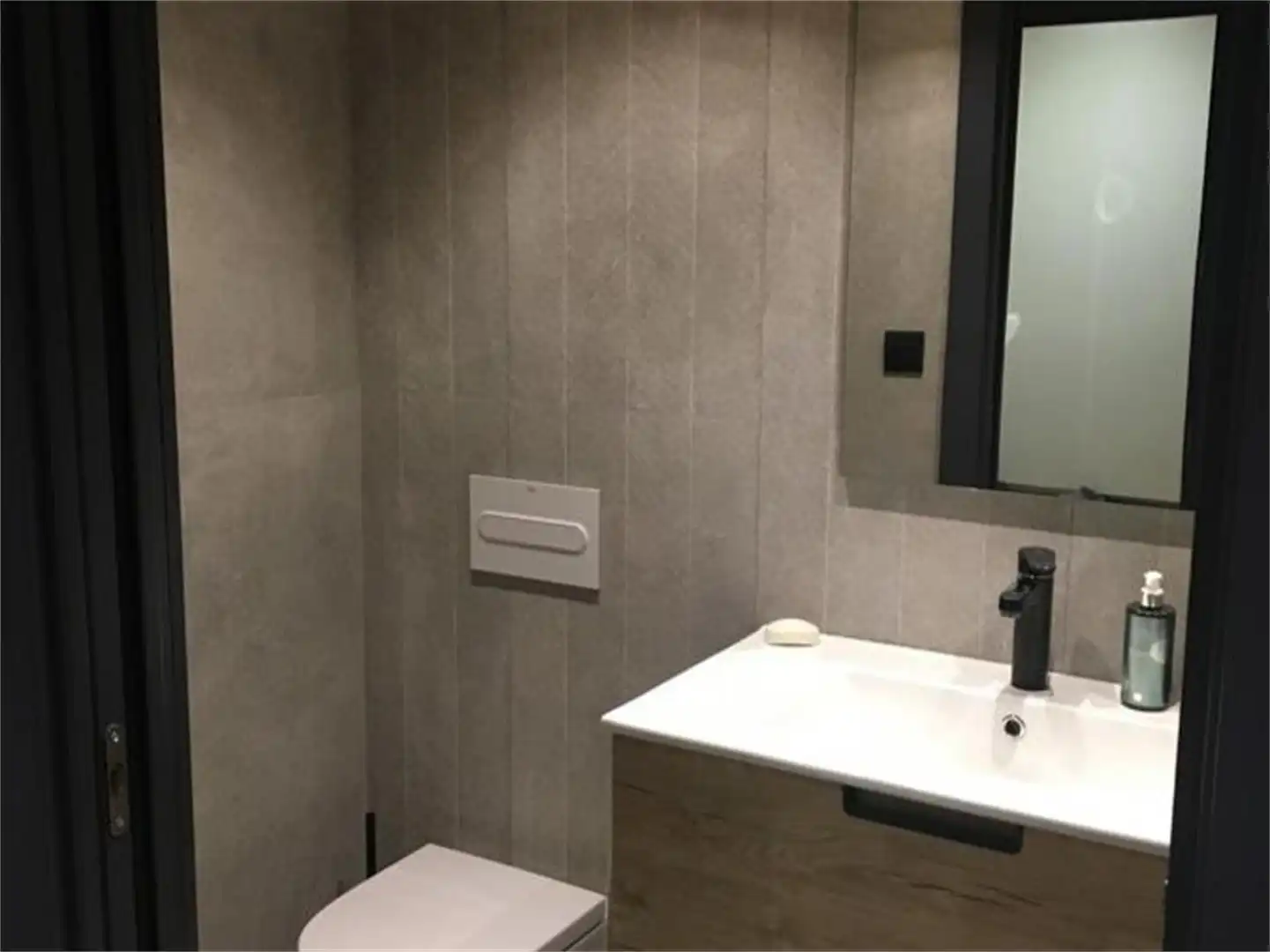 Wohnung zur Miete in Calle del Perro, Casco Viejo Badezimmer von Wohnung zur Miete in Bilbao mit Balkon