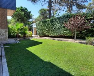 Vista exterior de Casa o xalet per a compartir en Villaviciosa de Odón amb Aire condicionat i Piscina