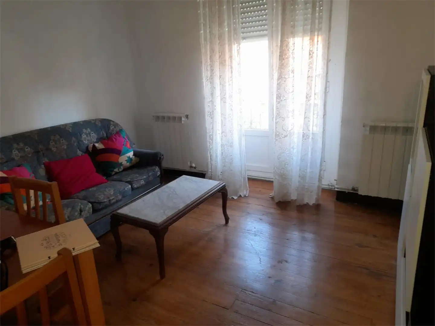 Wohnzimmer von Wohnung zur untervermieten in Sabiñánigo mit Heizung, Parkett und Terrasse