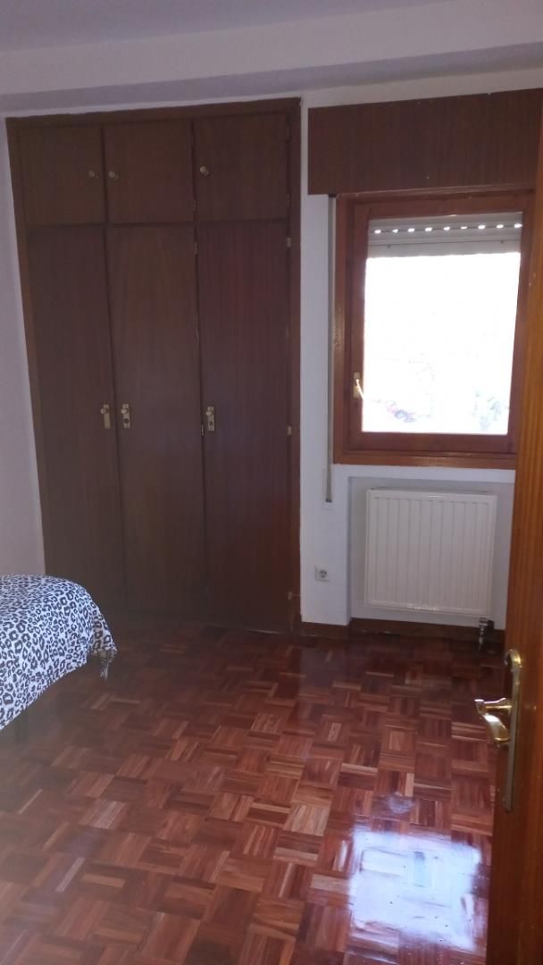Bedroom of Flat to share in  Madrid Capital  with Heating, Private garden and Parquet flooring
