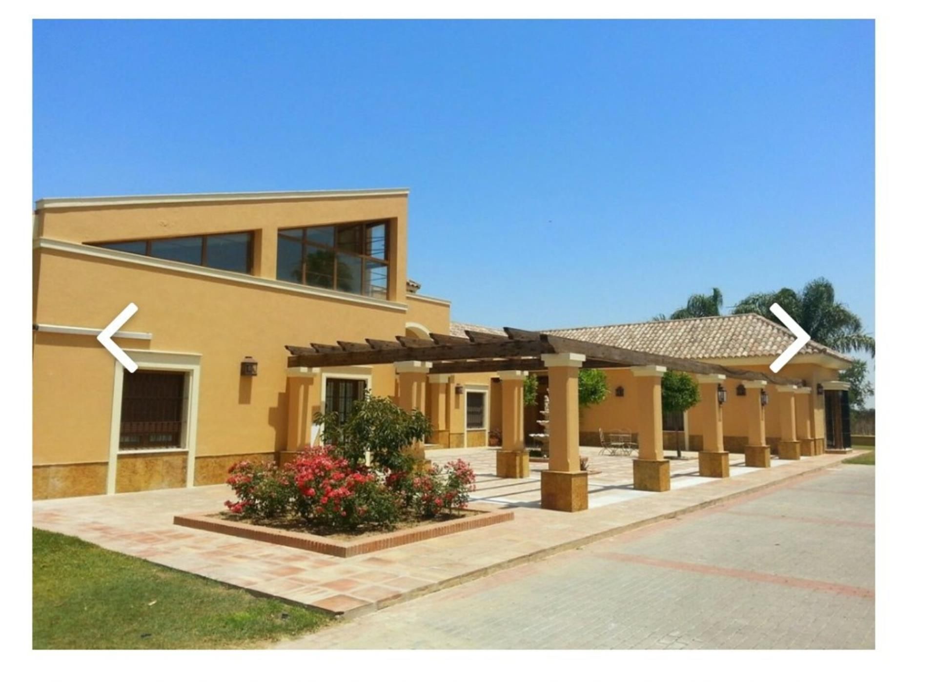 Vista exterior de Casa o xalet en venda en Jerez de la Frontera amb Aire condicionat, Calefacció i Jardí privat