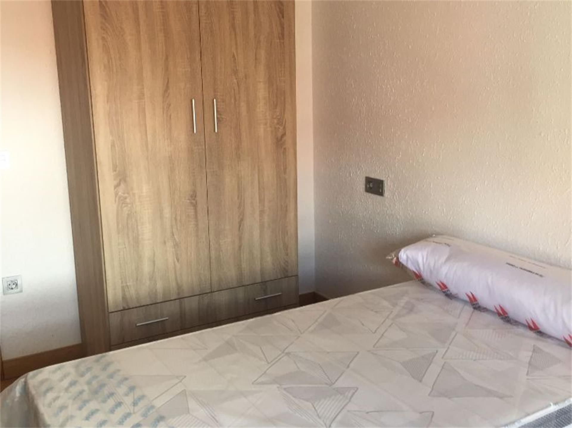 Bedroom of Flat to share in León Capital   with Heating, Oven and Washing machine
