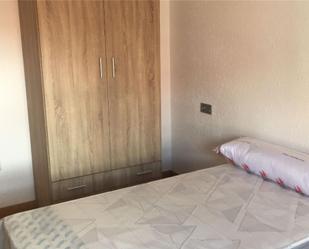 Bedroom of Flat to share in León Capital   with Heating, Oven and Washing machine