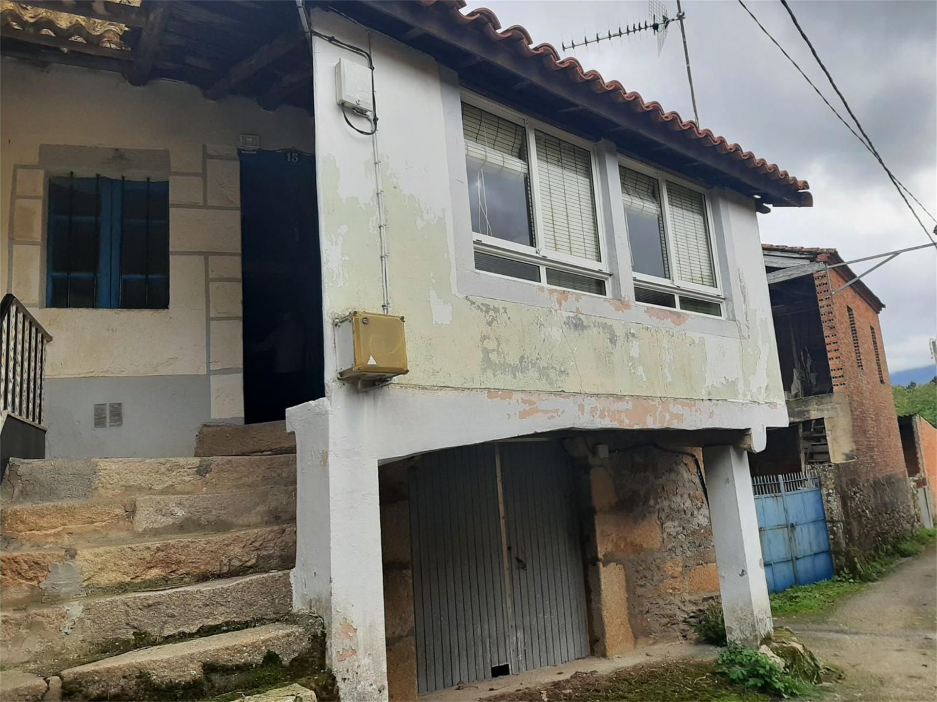 Vista exterior de Casa adosada en venda en Sober