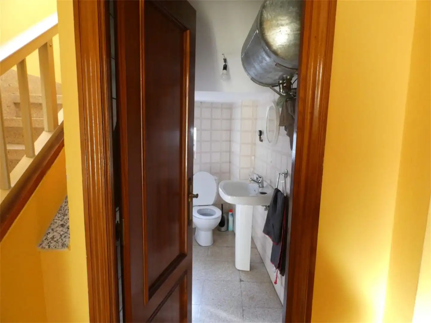 Bathroom of Houses for sale in Toral de los Vados