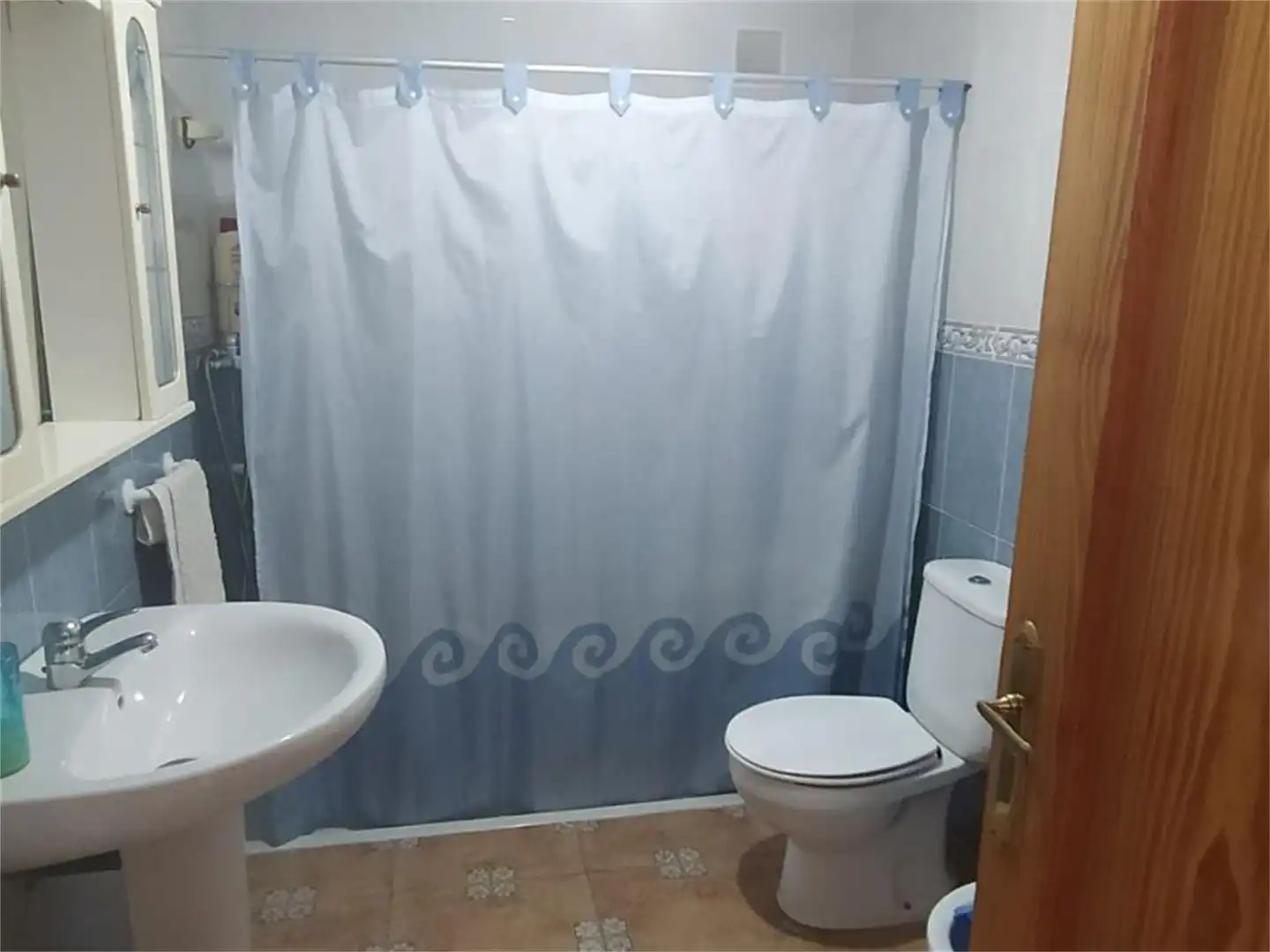 Badezimmer von Einfamilien-Reihenhaus zum Verkauf in Moraleja mit Abstellraum