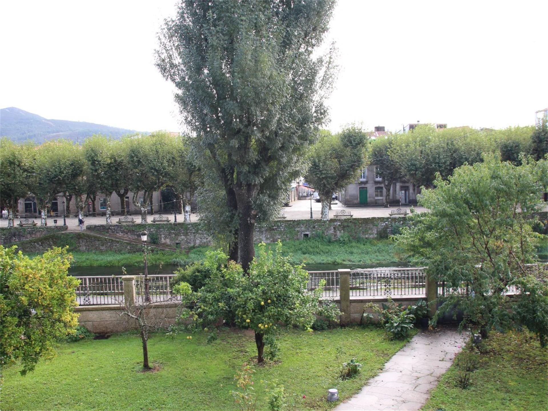 Jardí de Casa o xalet en venda en Padrón amb Calefacció, Jardí privat i Parquet
