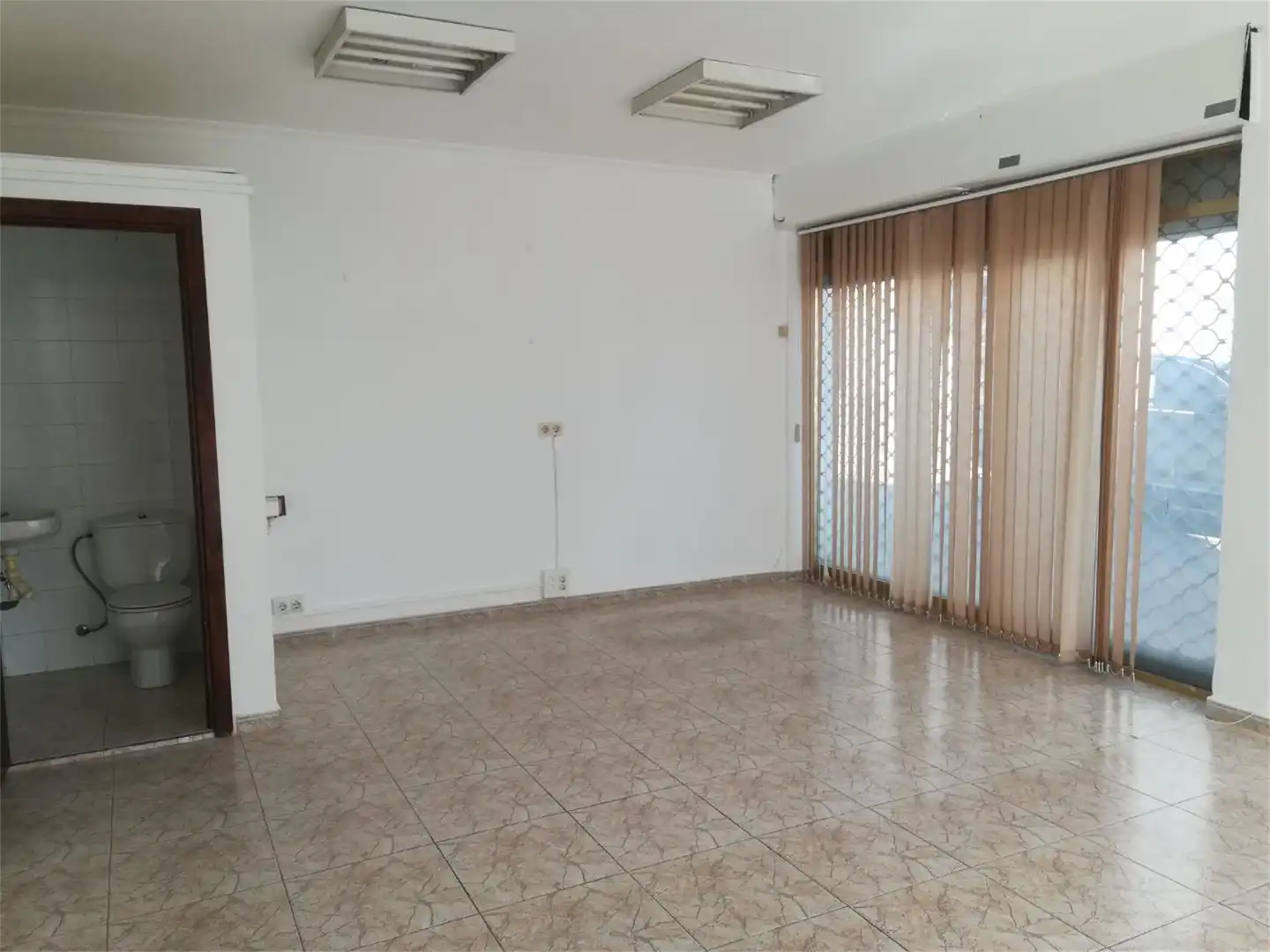 Local en venda a Calle Pío XII, 22, Brenes Local en venda a Calle Pío XII, 22, Brenes