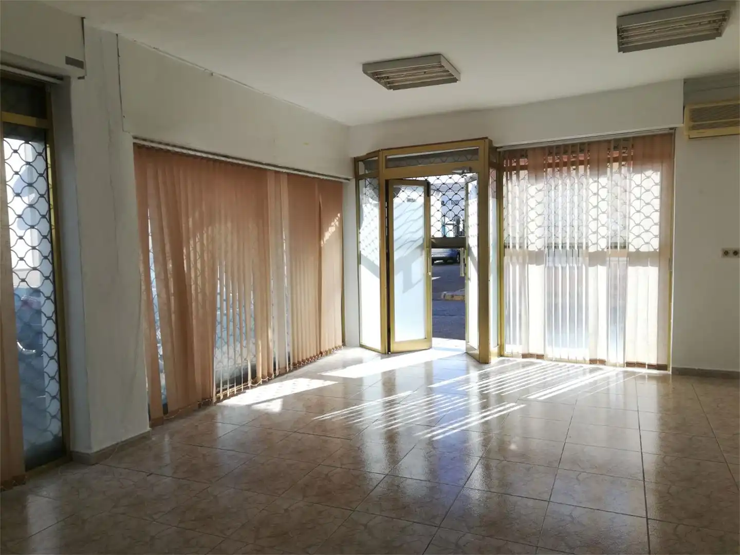 Local en venda a Calle Pío XII, 22, Brenes Local en venda a Calle Pío XII, 22, Brenes