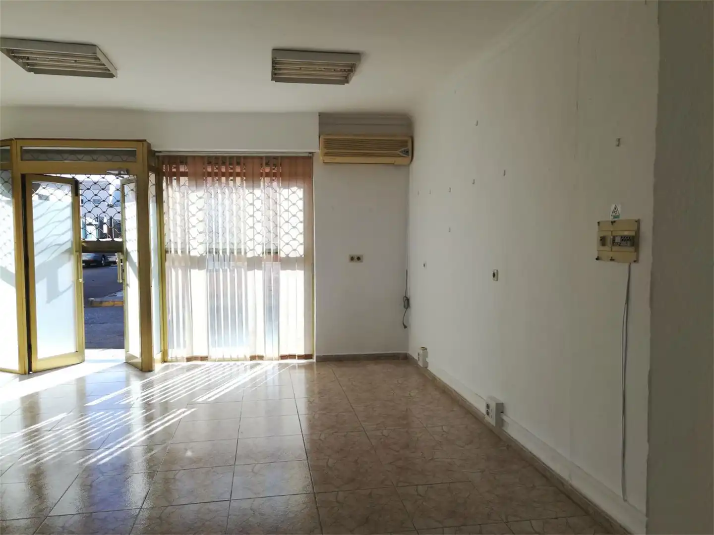 Local en venda a Calle Pío XII, 22, Brenes Local en venda a Calle Pío XII, 22, Brenes