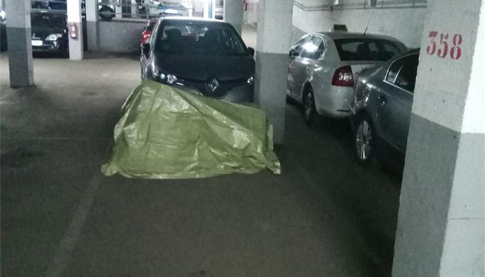 Photo 1 of Garage to rent in Calle de Jacobinia, 4, Vista Alegre, Madrid