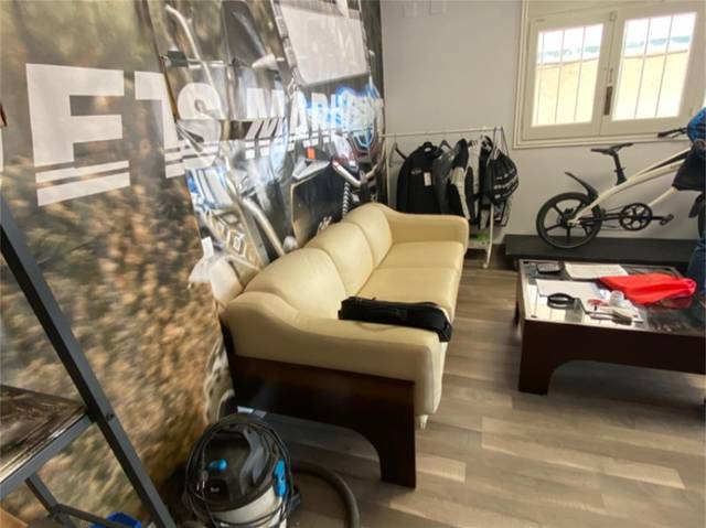 Local comercial en Alquiler en Avinguda Joan Carles I, 83B en Peni