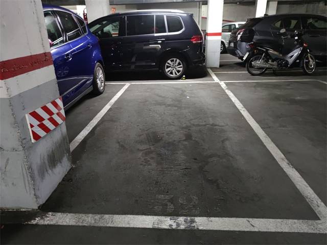 Garaje en Alquiler en Carrer de Carreras i Candi, 5 en Sants-Badal