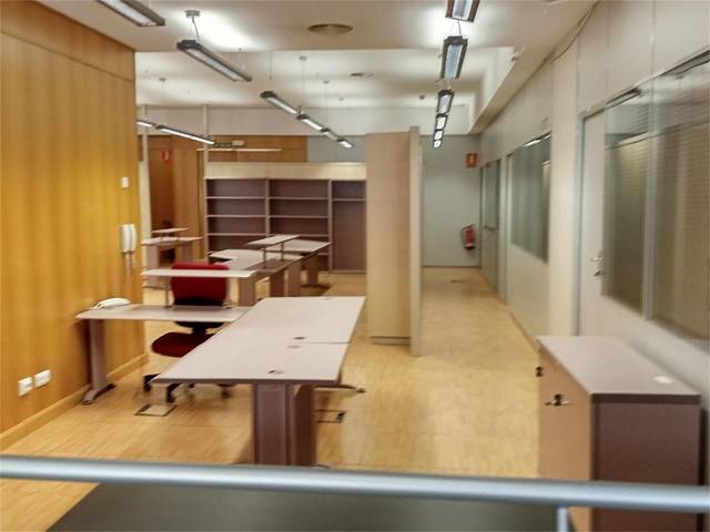 Local comercial en Alquiler en Calle del Monte Monjardín en Milagrosa