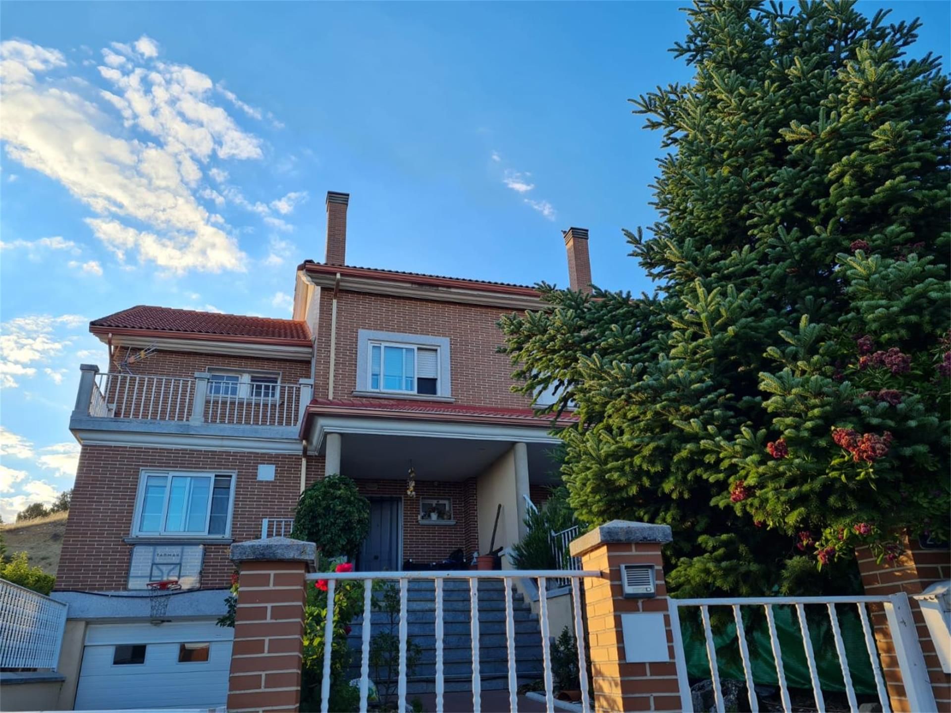 Exterior view of House or chalet for sale in Arroyo de la Encomienda  with Heating, Private garden and Terrace