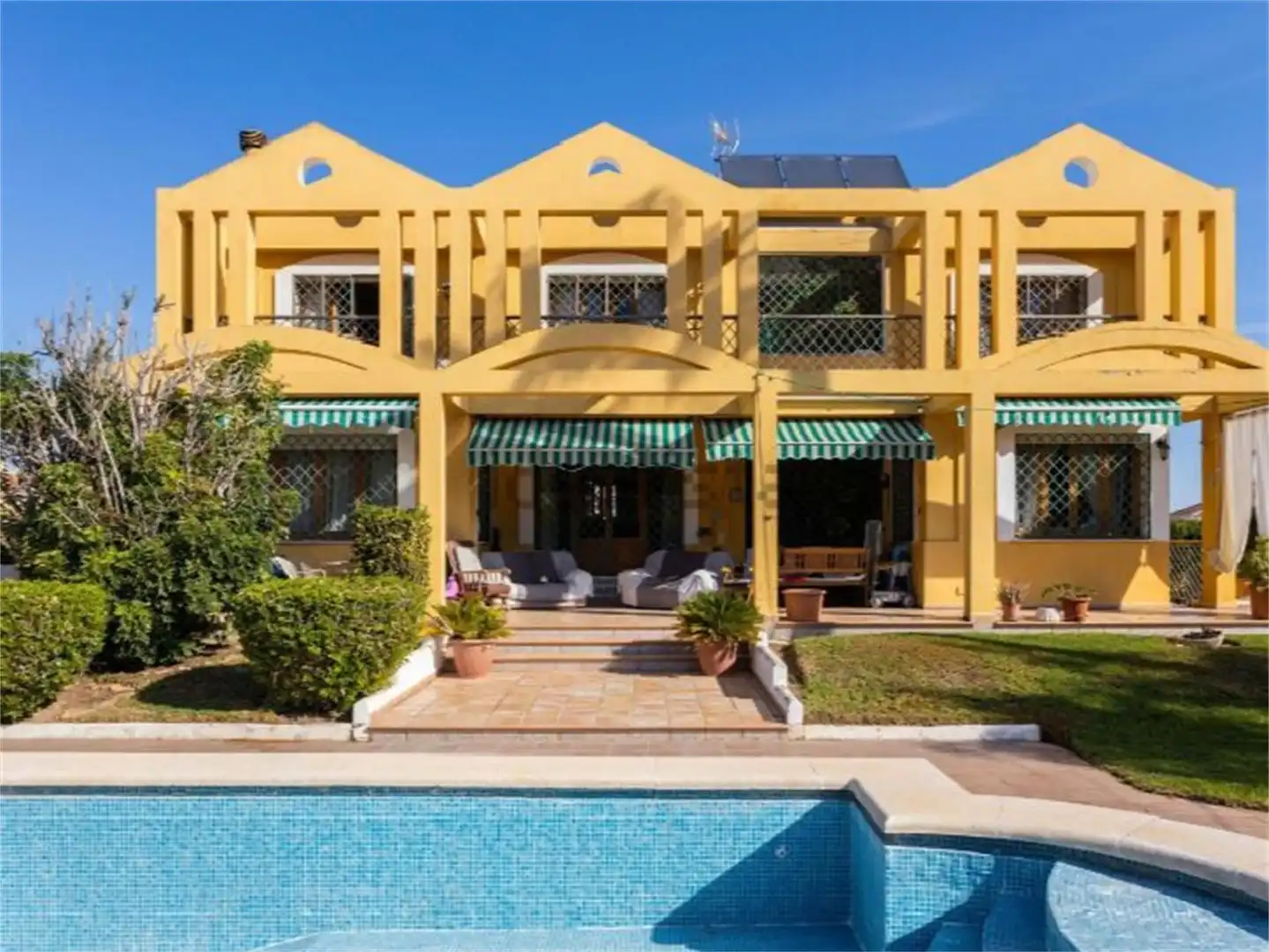 Casa o xalet en venda a Calle Amapola, Platero - El Limón Jardí de Casa o xalet en venda en Alhaurín de la Torre amb Aire condicionat, Terrassa i Piscina