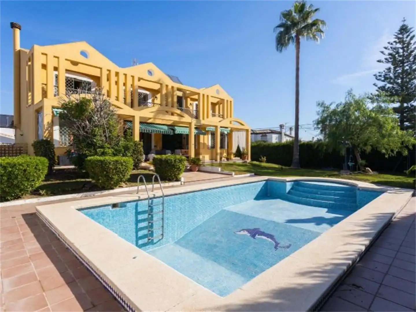 Casa o xalet en venda a Calle Amapola, Platero - El Limón Jardí de Casa o xalet en venda en Alhaurín de la Torre amb Aire condicionat, Terrassa i Piscina