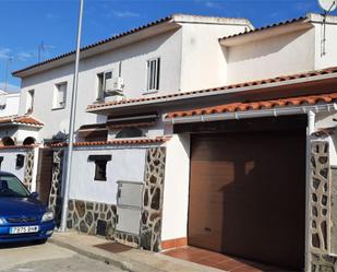 Vista exterior de Casa o xalet en venda en Cedillo del Condado amb Aire condicionat