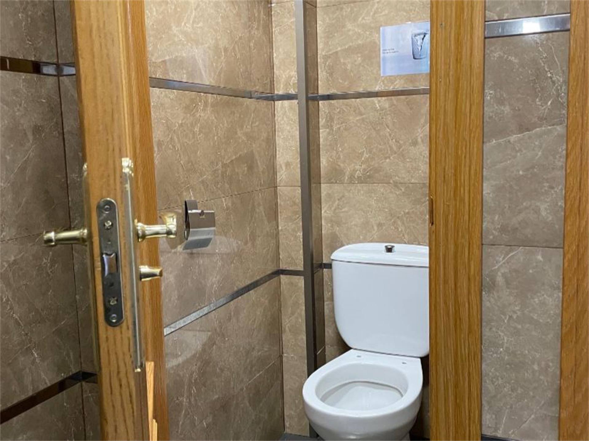 Nau industrial de lloguer a Calle Juan de la Cierva, 59, Villafontana - Estoril I Bany de Nau industrial de lloguer en Móstoles