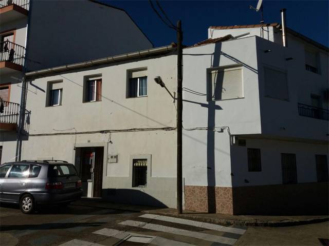 Casa adosada en venta en calle portugal de siruela