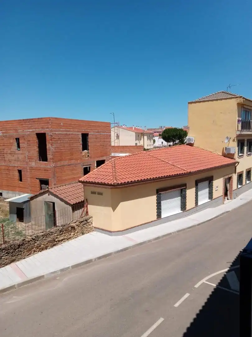 Vista exterior de Piso en venta en Torrecillas de la Tiesa con Aire acondicionado, Calefacción y Terraza