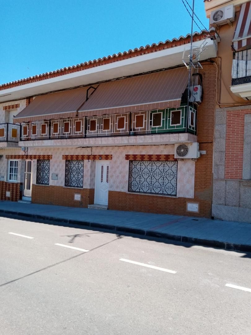 Vista exterior de Pis en venda en Torrecillas de la Tiesa amb Aire condicionat, Calefacció i Terrassa