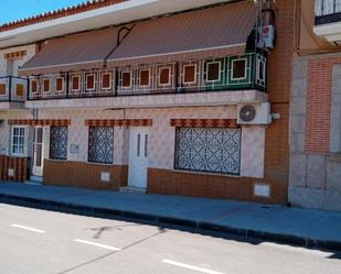 Vista exterior de Pis en venda en Torrecillas de la Tiesa amb Aire condicionat, Calefacció i Terrassa