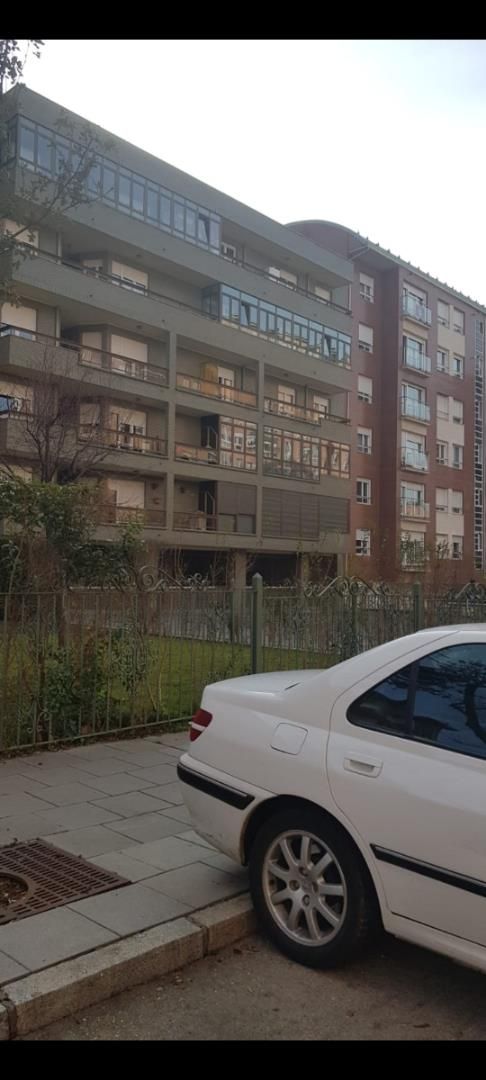 Aparcament de Pis en venda en León Capital  amb Calefacció, Parquet i Terrassa