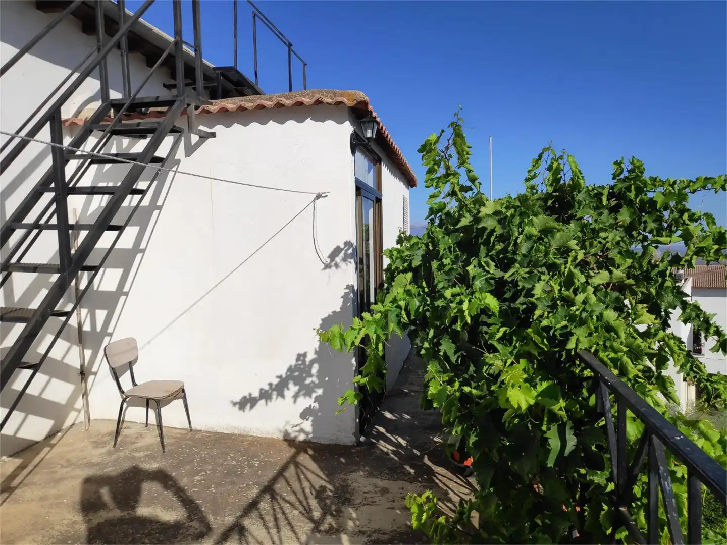 Vista exterior de Casa o xalet en venda en Válor amb Terrassa