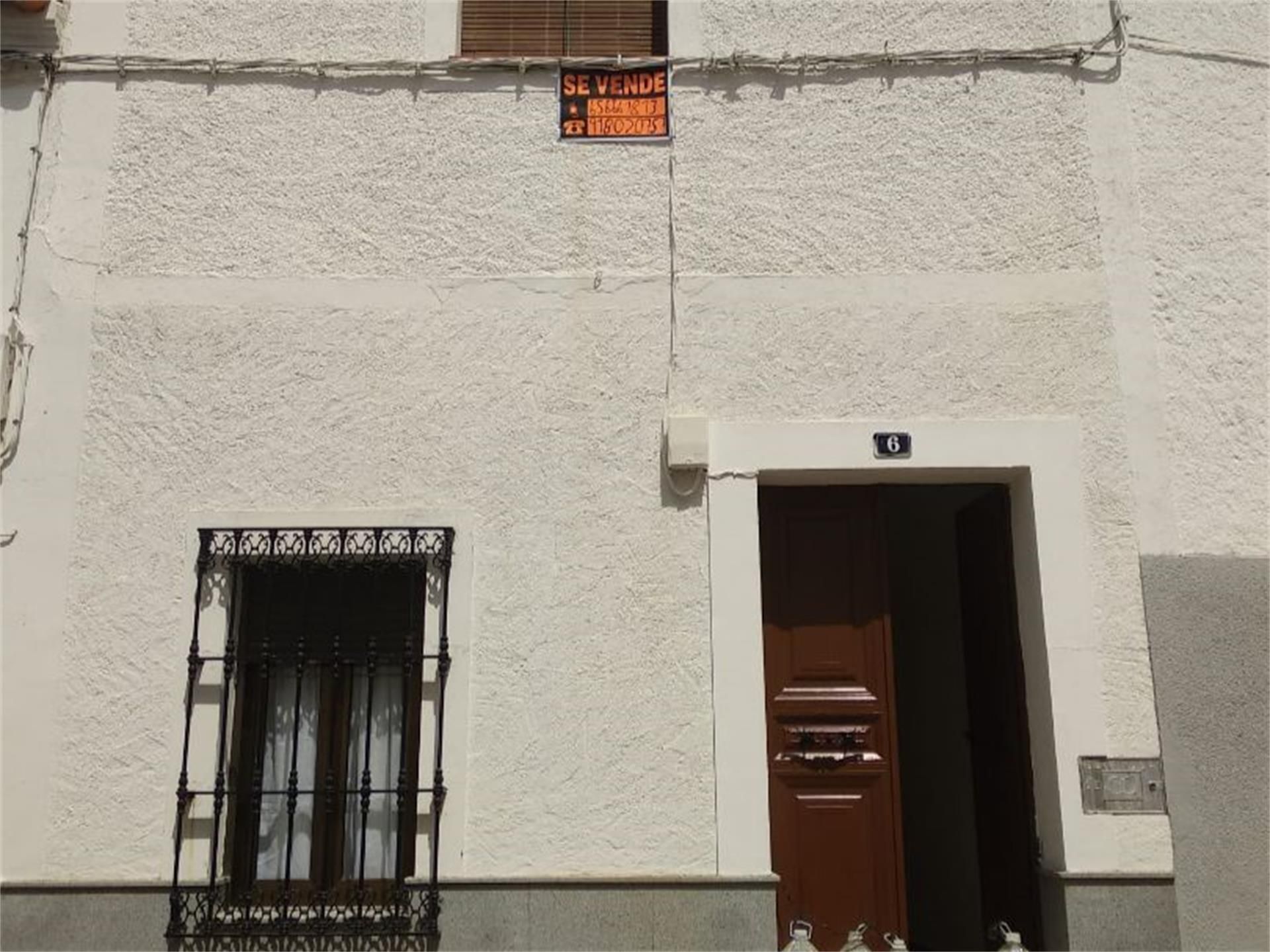 Vista exterior de Casa adosada en venda en Feria amb Terrassa, Traster i Rentadora