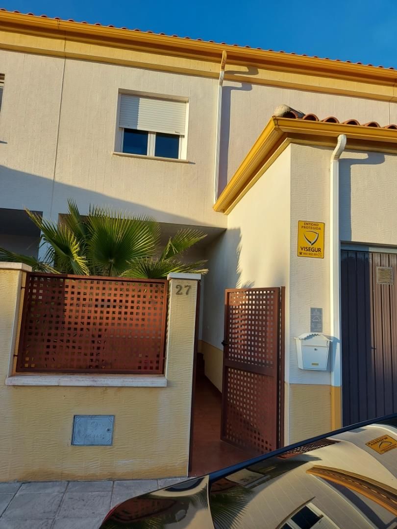 Vista exterior de Pis en venda en Carrión de Calatrava amb Calefacció, Jardí privat i Terrassa