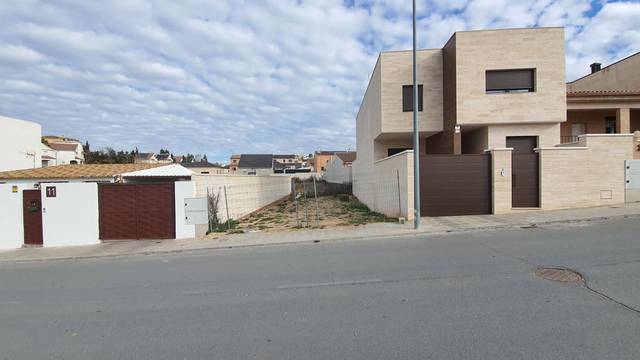 Terreno en Venta en Calle Petunia en Olías del Rey